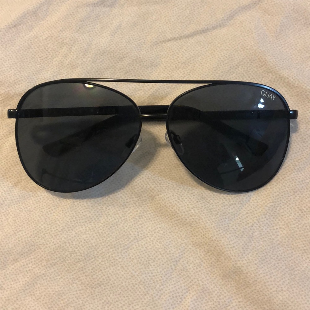 Quay Black Aviators